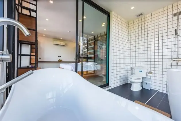VIP Gallery Room with Private Bathroom