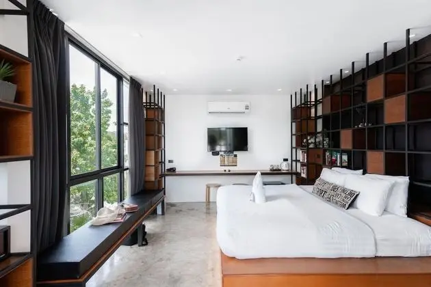 VIP Gallery Room with Private Bathroom