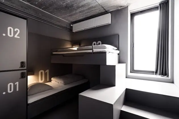 İki Ayrı Yataklı Oda, Ortak Banyo