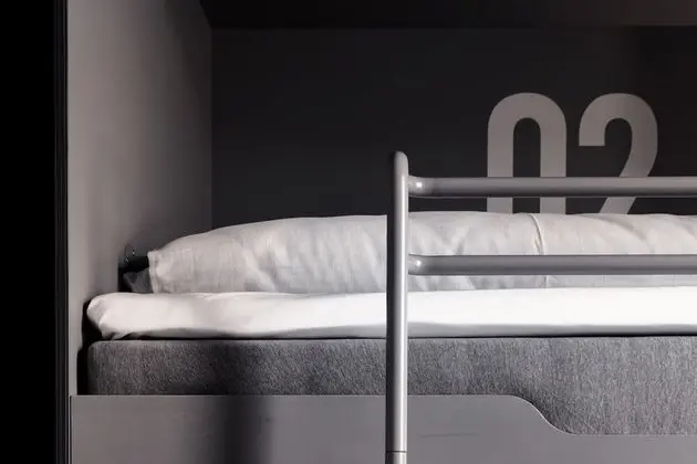 İki Ayrı Yataklı Oda, Ortak Banyo