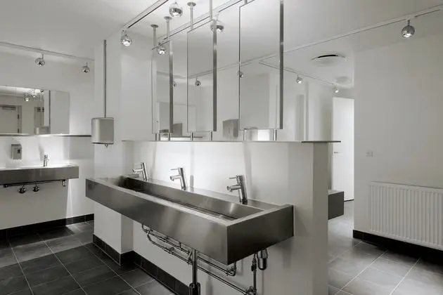 İki Ayrı Yataklı Oda, Ortak Banyo