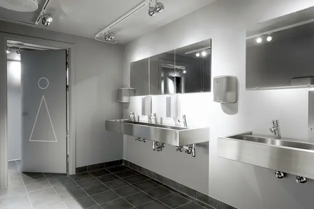 İki Ayrı Yataklı Oda, Ortak Banyo