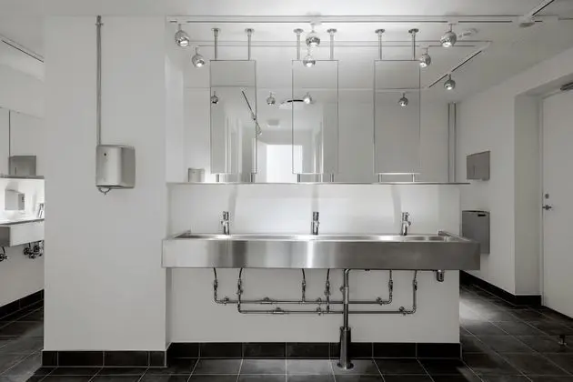İki Ayrı Yataklı Oda, Ortak Banyo
