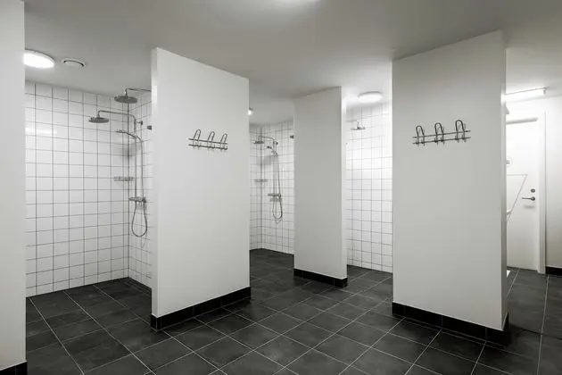 İki Ayrı Yataklı Oda, Ortak Banyo
