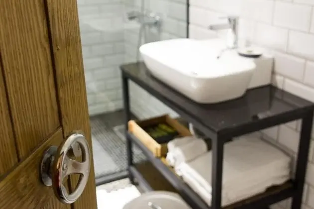 Basic Tek Büyük veya İki Ayrı Yataklı Oda