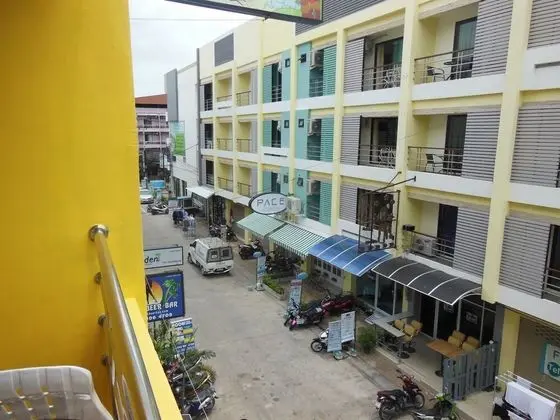 Deluxe Studio