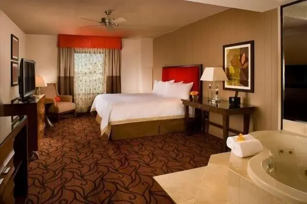 Deluxe King with Jetted Tub