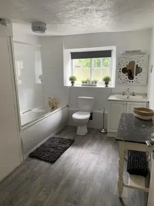 Basic Tek Büyük Yataklı Oda, Ortak Banyo (Hare Room)