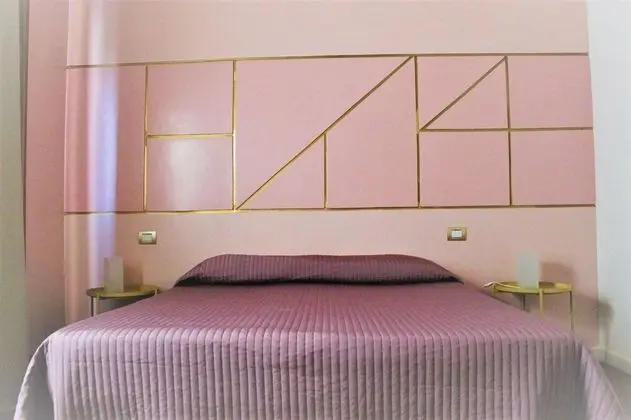 Tek Büyük veya İki Ayrı Yataklı Oda, Ortak Banyo