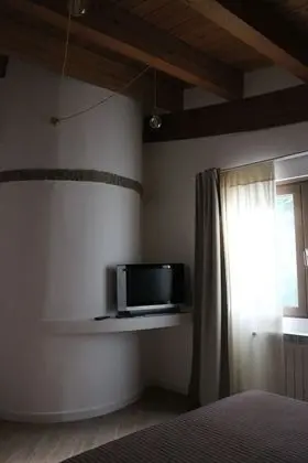 Tek Büyük veya İki Ayrı Yataklı Oda, Ortak Banyo