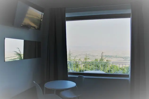 Tek Büyük veya İki Ayrı Yataklı Oda, Ortak Banyo