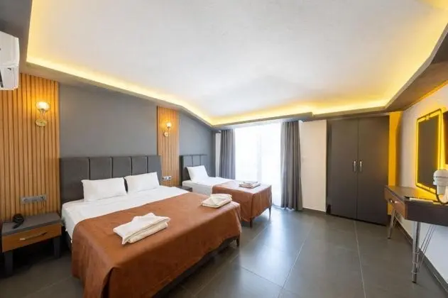 Standart Oda, Deniz veya Kara Manzaralı, Balkonlu