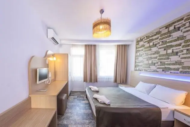 Standart Oda, Deniz veya Kara Manzaralı, Balkonlu
