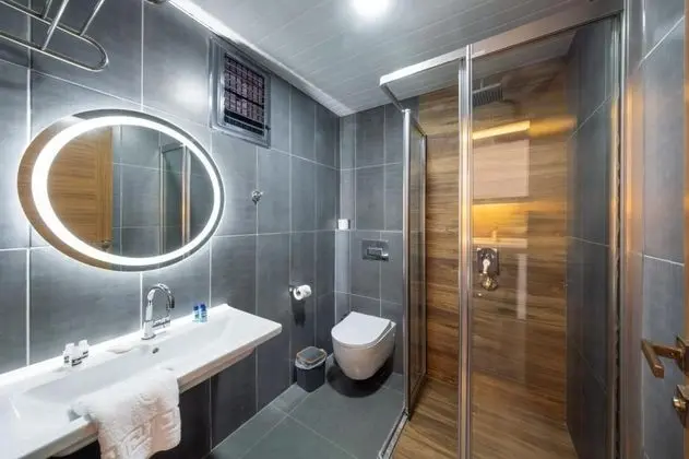 Standart Oda, Deniz veya Kara Manzaralı, Balkonlu