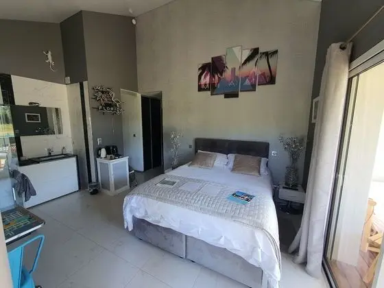 Tek Büyük Yataklı Oda (Golf and Pool View - MIAMI)