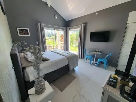 Tek Büyük Yataklı Oda (Golf and Pool View - MIAMI)