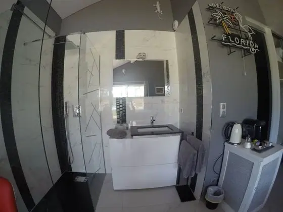 Tek Büyük Yataklı Oda (Golf and Pool View - MIAMI)