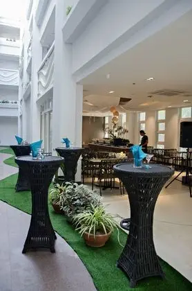 Süit (Garden Suite - Atrium Wing)