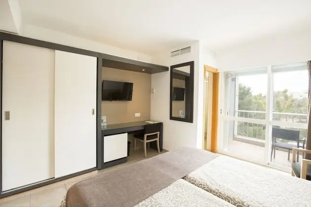 İki Ayrı Yataklı Oda, Balkon, Havuz Manzaralı