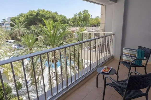 İki Ayrı Yataklı Oda, Balkon, Havuz Manzaralı
