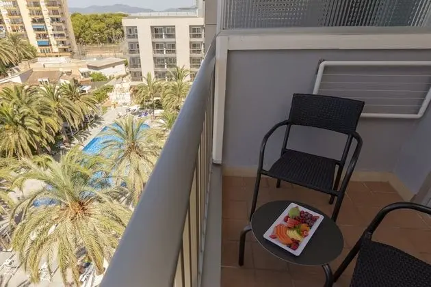 İki Ayrı Yataklı Oda, Balkon, Havuz Manzaralı