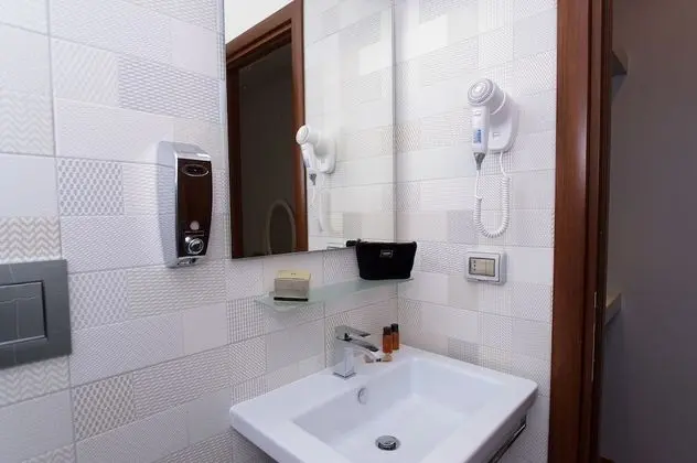 Üç Kişilik Oda