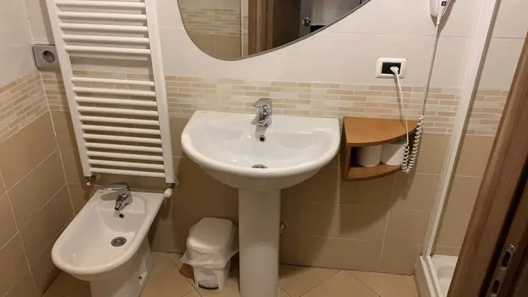 Üç Kişilik Oda