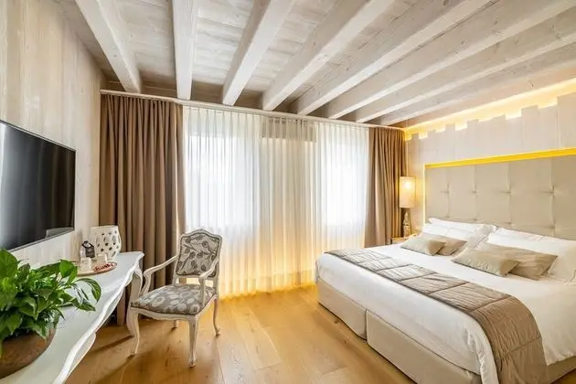 Exclusive Tek Büyük Yataklı Oda