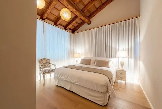 Exclusive Tek Büyük Yataklı Oda