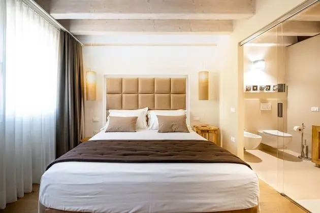 Exclusive Tek Büyük Yataklı Oda