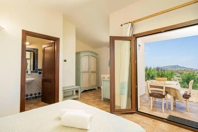 Tek Büyük Yataklı Oda, Veranda, Bahçe Manzaralı