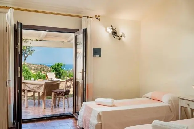 Üç Kişilik Oda, Veranda, Bahçe Manzaralı