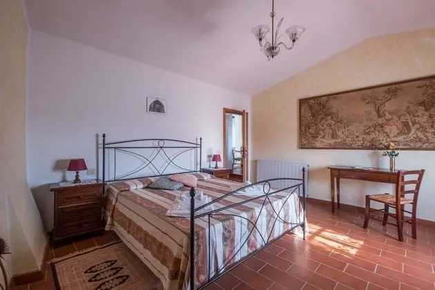 Standard Apart Daire, 2 Yatak Odası, Küçük Mutfak, Avlu