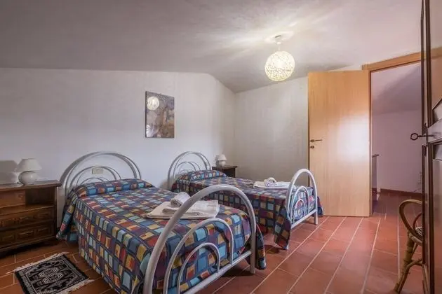 Standard Apart Daire, 2 Yatak Odası, Küçük Mutfak, Avlu