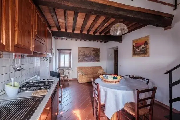 Standard Apart Daire, 2 Yatak Odası, Küçük Mutfak, Avlu