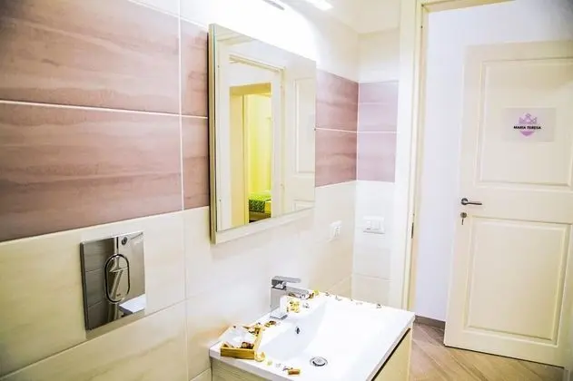 Tek Büyük Yataklı Oda, Banyolu/Duşlu (Maria Teresa	)