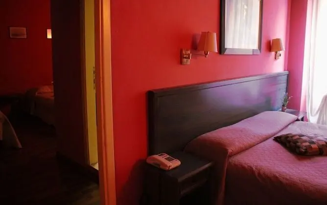 Üç Kişilik Oda
