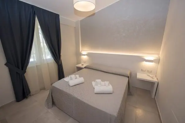 Deluxe Dört Kişilik Oda, 2 Yatak Odası, Kısmi Deniz Manzaralı, Bahçeli