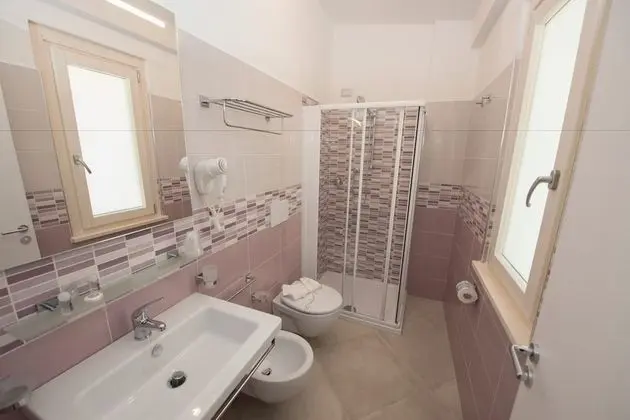 Deluxe Dört Kişilik Oda, 2 Yatak Odası, Kısmi Deniz Manzaralı, Bahçeli