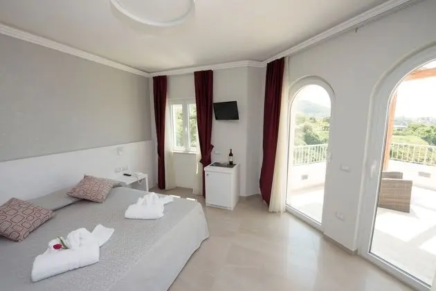 Deluxe Tek Büyük Yataklı Oda, Teras, Deniz Manzaralı
