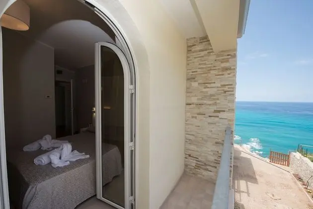 Panoramic Tek Büyük Yataklı Oda, Kısmi Deniz Manzaralı