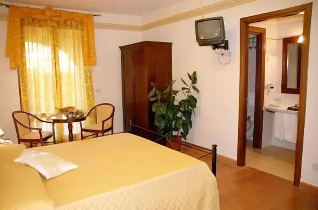 Büyük Yataklı Tek Kişilik Oda