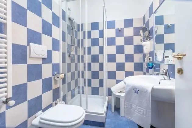 Tek Büyük Yataklı Oda, Ek Bina