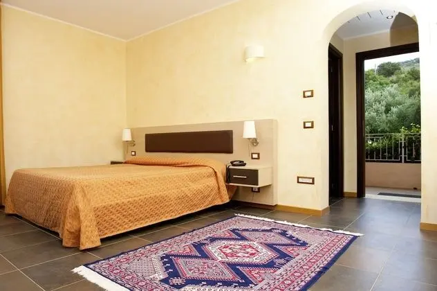 Üç Kişilik Oda