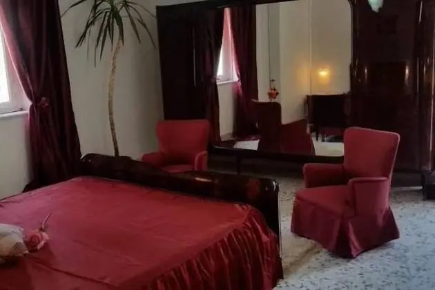 Tek Büyük Yataklı Oda, Ortak Banyo