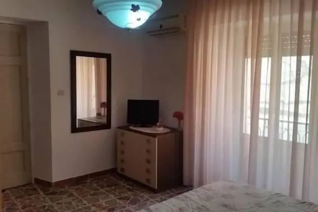 Tek Büyük Yataklı Oda, Ortak Banyo