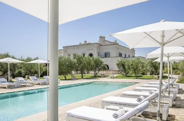 Casa, garden area (Casa Bella)