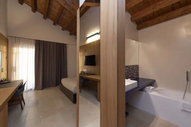 Luxury Oda