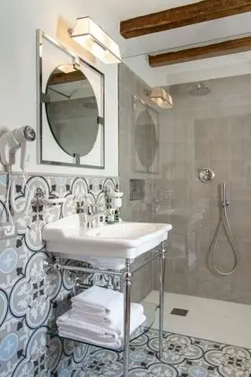 Superior Tek Büyük Yataklı Oda