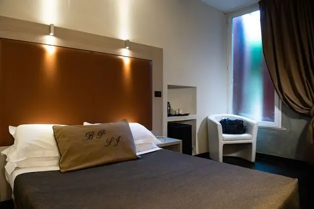 Büyük Yataklı Tek Kişilik Oda